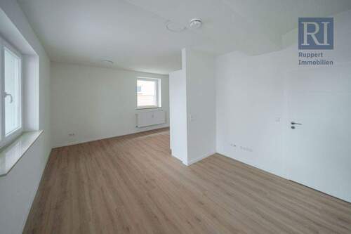 Wohn- und Esszimmer - 2 Zimmer Etagenwohnung zum Kaufen in Würzburg