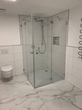 Bad (Bild 1) - 4 Zimmer Etagenwohnung in Haiger