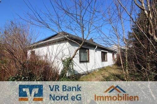 Außenansicht - Ebenerdiger Bungalow mit großem Keller in zentraler Lage von Süderlügum