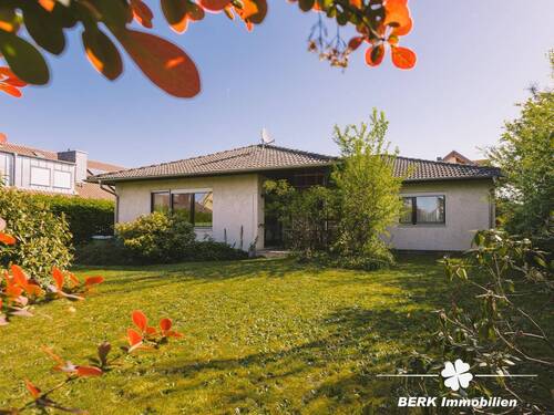 Außenansicht - BERK Immobilien - Charmanter Bungalow mit Gartenidylle und viel Potenzial in Sulzbach am Main