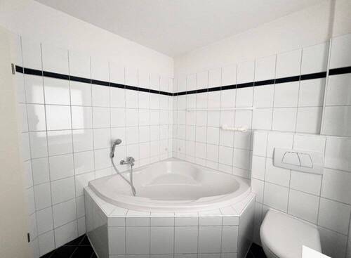 rechte Hälfte / OG / Wannenbad - 