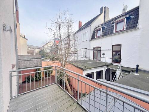 rechte Hälfte/ Balkon zur Gartenseite - 