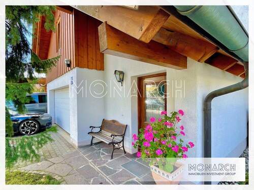 Hauseingang - 6 Zimmer Doppelhaushälfte zum Kaufen in München