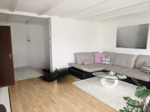 Wohn-Esszimmerbereich mit Zugang zum Balkon - 3 Zimmer Etagenwohnung in Dittelbrunn