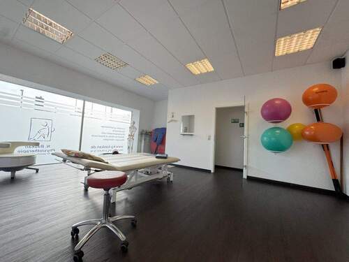 Großes Behandlungszimmer - Gewerbeobjekt (Büro, Produktion, Verkauf) in Oberhausen zur Miete