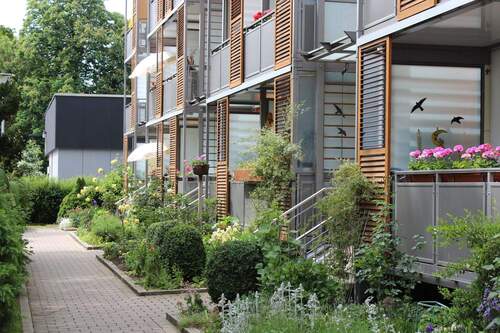 Hausansicht - über den Dächern der Stadt! - 370,00&nbsp;EUR Kaltmiete, ca.&nbsp; 53,50&nbsp;m&sup2;&nbsp;Wohnfl&auml;che