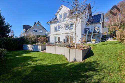 Außenansicht - Sonnige Höhenlage. Freier Blick. Ein Zuhause, das sich jeden Tag wie Urlaub anfühlt!