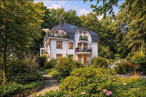 Titelbild - KI geneiert - Seltene Chance im Blankeneser Treppenviertel - gesamtes MFH mit Tiefgarage innerhalb exklusiver WEG.