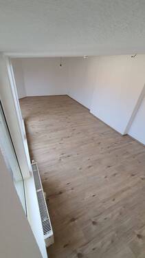 großes Lichtdurchflutetes Wohnzimmer mit Terrasse - 2 Zimmer Terrassenwohnung in Magdeburg