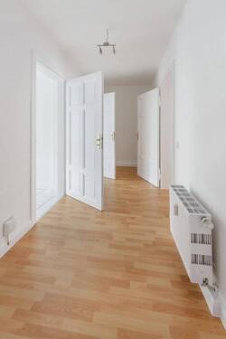 Großzügiger Altbauflur - 2 Zimmer Etagenwohnung zum Kaufen in Görlitz