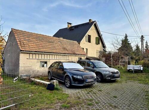 Hofansicht- Parkplatz - Einfamilienhaus mit 120,00 m² in Kreba-Neudorf zum Kaufen
