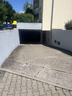 Tiefgarageneinfahrt - 