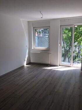 Wohnzimmer - HELLE WOHNUNG MIT BALKON, LIFT UND TG-STELLPLATZ SUCHT NEUEN MIETER!!!