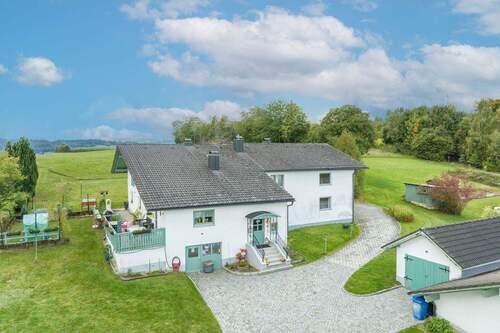 Aussenansicht - Teilweise vermietetes Zweifamilienhaus in ruhiger Lage