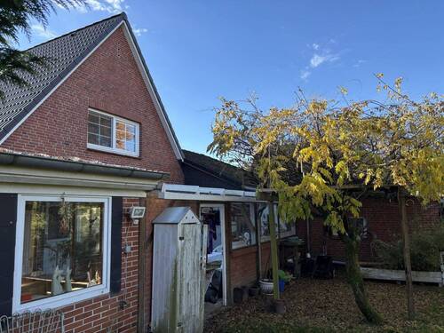 Rückseite Haus und Terrasse - 