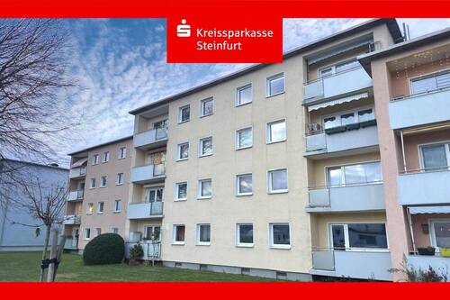 Außenansicht - 4-Zimmer-Wohnung mit Balkon, Kellerraum und Stellplatz