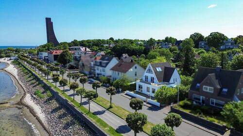 Erste Reihe zum Meer - Ihr Wohntraum am Meer: Charmantes Einfamilienhaus mit Panoramablick auf die Kieler Förde