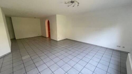 Wohnzimmer - Etagenwohnung mit 103,80 m² in Hattenhofen zum Kaufen