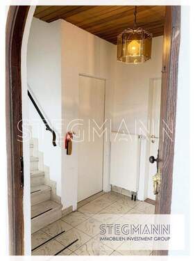 Treppenhaus - Doppelhaushälfte mit 171,00 m² in München zum Kaufen