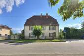 Straßenansicht - Großzügiges Mehrfamilienhaus mit Geschichte, 3 Wohnungen und großem Garten