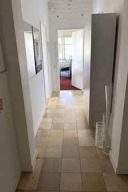 Flur Erdgeschoss - 7 Zimmer Mehrfamilienhaus, Wohnhaus in Stuttgart