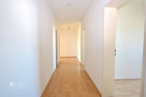 Flur - 3 Zimmer Etagenwohnung zum Kaufen in Germering