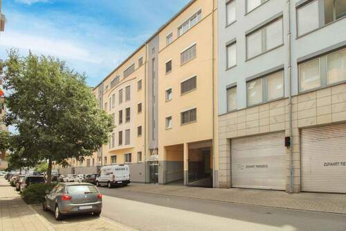 Hausansicht - 3 Zimmer Etagenwohnung zum Kaufen in Fürth