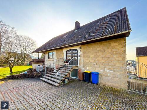 Ansicht von rechts - Ehemalige Scheune – jetzt Ihr individuelles Einfamilienhaus mit reichlich Nutzfläche.