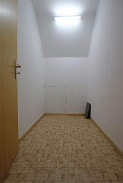 Abstellkammer - Zugang zum Spitzboden - 