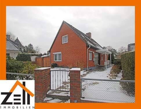 Ansicht von der Straße aus - * Wohnen in begehrter Lage * guter Grundriss * EBK * 2 Bäder * Terrasse * Keller * 2 Garagen *