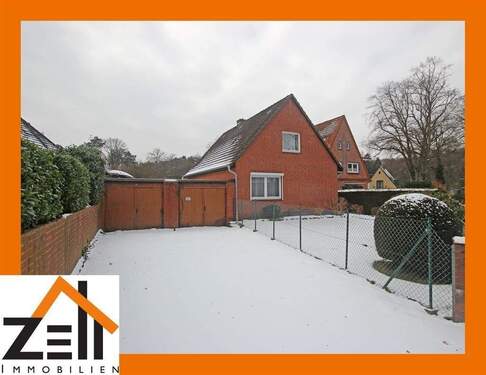 Wohnhaus nebst 2 Einzelgaragen - 