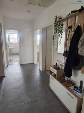 Flur - Etagenwohnung mit 98,00 m&sup2; in Langgöns zur Miete