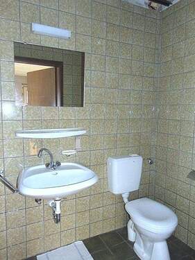 Gäste WC.JPG - Einfamilienhaus mit 141,00 m&sup2; in Bedburg zum Kaufen