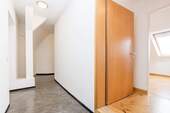 Flur mit Zugang zur Wohnung - 
