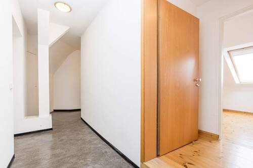 Flur mit Zugang zur Wohnung - 