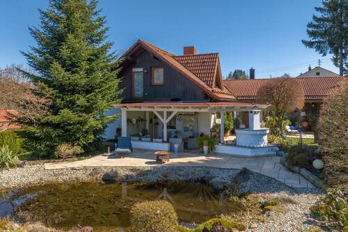 Bild 1 - Wohnen mit Weitblick: Gepflegtes Anwesen mit wunderschönem Außenbereich in idyllischer Lage