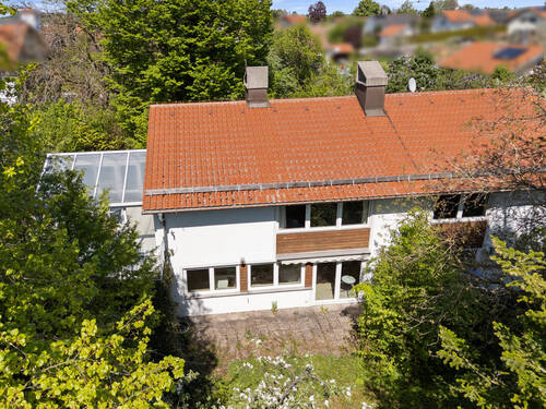 Südansicht - Grüne Oase: EFH mit ELW, toller Garten (1.431 m²)