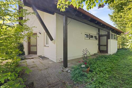 Zwei Hauseingänge - Einfamilienhaus mit 215,00 m&sup2; in Reichling zum Kaufen