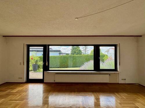 Wohnzimmer - Doppelhaushälfte mit 131,00 m&sup2; in Sinsheim zum Kaufen