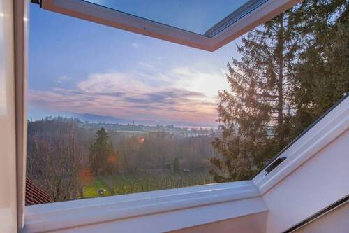 Ausblick Galerie - Preisreduziert: Hochwertige 3,5-Zimmer-Maisonette mit Seeblick & Wintergarten