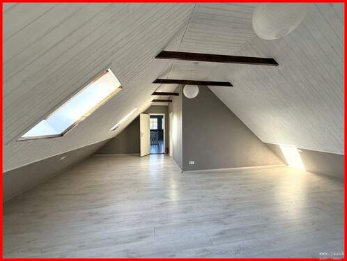 Zimmer im Dachgeschoss mit Außentreppe - 