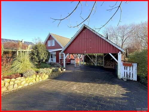 Zufahrt mit Doppelcarport - 