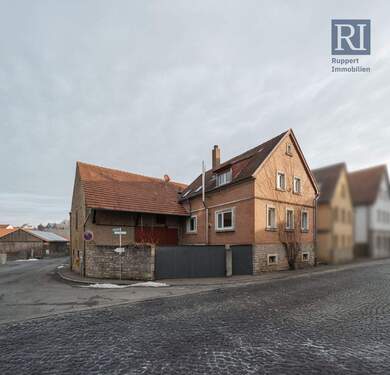 Straßenansicht - 4 Zimmer Einfamilienhaus zum Kaufen in Giebelstadt