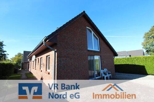 Bild 1 - 2 Wohnhäuser mit Carport und kleinem Gewerbeteil in attraktiver zentraler Lage