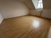 Wohnzimmer - EBK gegen Aufpreis mögl. - Tageslichtküche - Laminat
