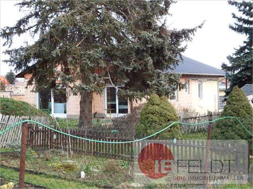 Bild 1 - Einfamilienhaus zum Fertigstellen mit großem Garten und zwei Nebengelassen