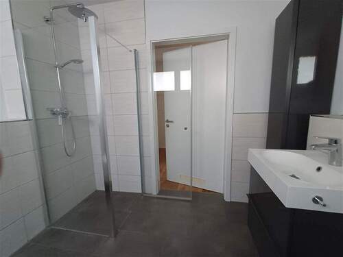 Tageslichtbad 2 mit Dusche - 