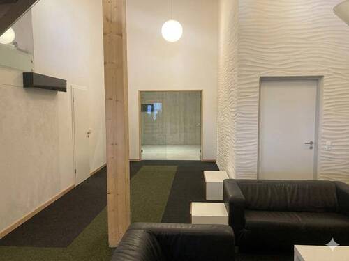 8 K640_Bild EG Richtung Toiletten und Hausflur.JPG - 