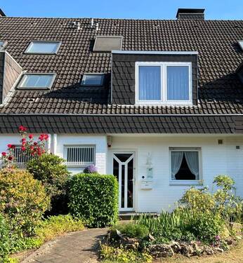 Hausansicht Vorderseite - 4 Zimmer Reihenmittelhaus zum Kaufen in Neuss