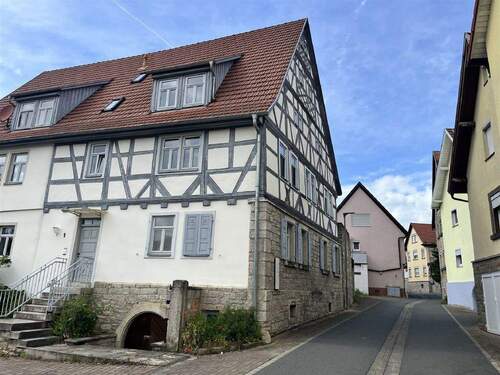 Bild1 - Charmantes Mehrfamiliendoppelhaus mit Geschichte in Grünsfeld - Steuervorteile durch Denkmalschutz & voll vermietet